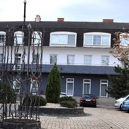 Apartmany Mojzitov Dvor Lucenec Bagian luar foto