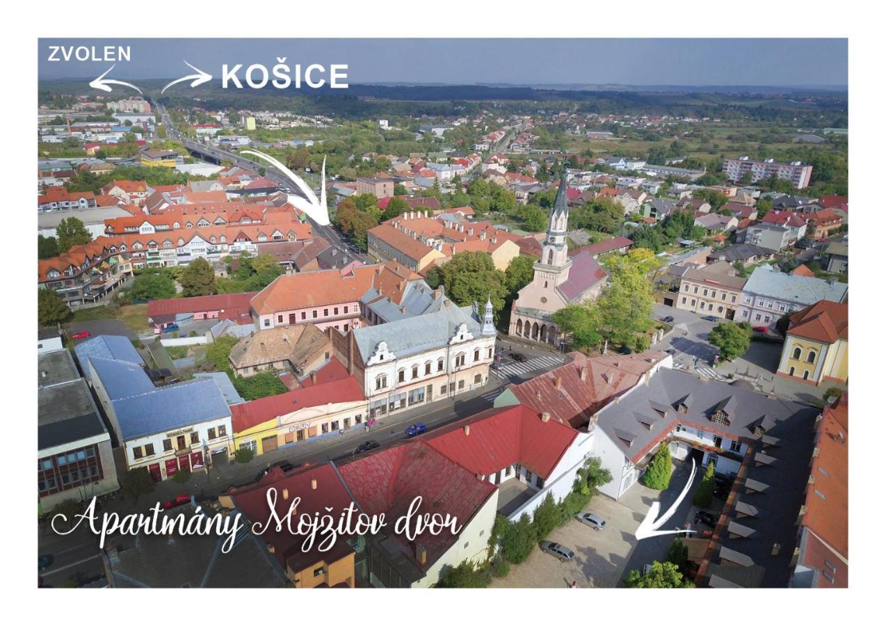 Apartmany Mojzitov Dvor Lucenec Bagian luar foto