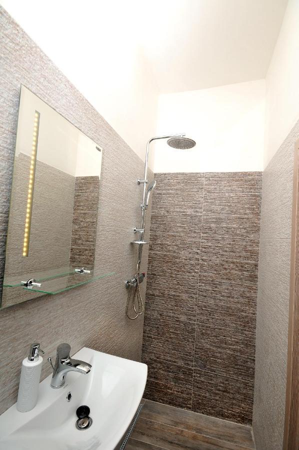 Apartmany Mojzitov Dvor Lucenec Bagian luar foto