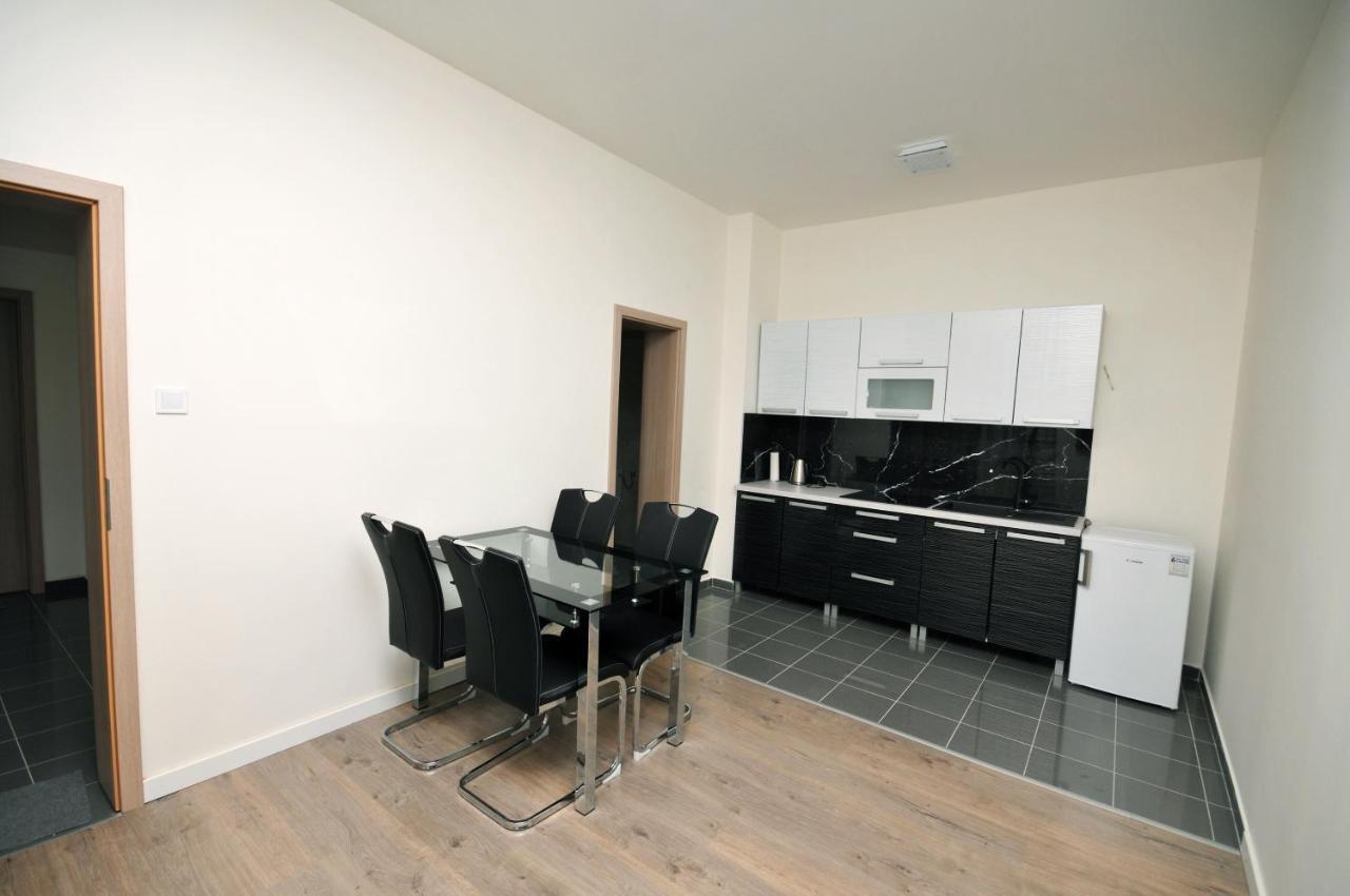 Apartmany Mojzitov Dvor Lucenec Bagian luar foto